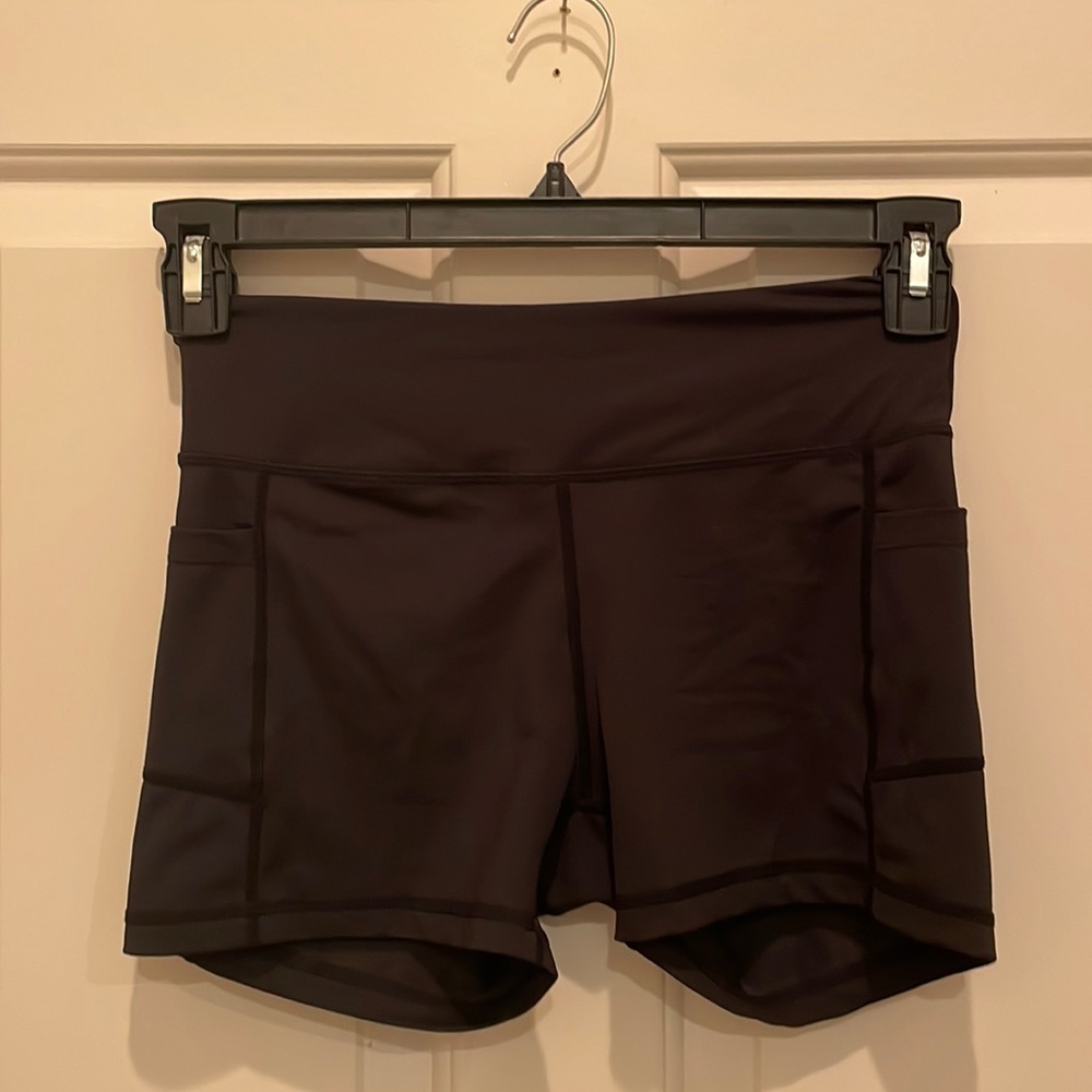super comfy zyia active spandex in black with pockets on the sides!
